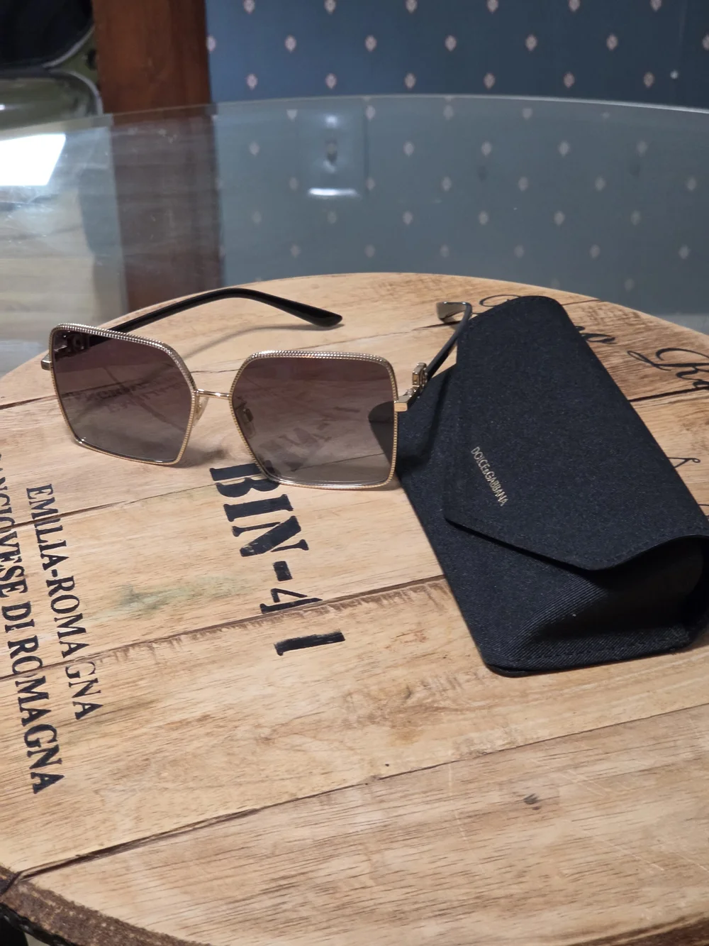 Dolce & Gabbana Womens Black Sunglasses Case with Gold-Trim Sunglasses